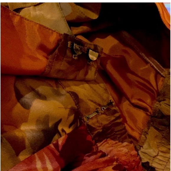 Jones New York women 100% silk skirt size 22
Lined, two side pockets - Picture 5 of 10